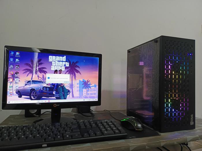 PC GAMING AMD ATHLON 3000G 8GB DDR4 SSD VEGA GRAPHIC 2GB DDR4 RGB SSD  120GB