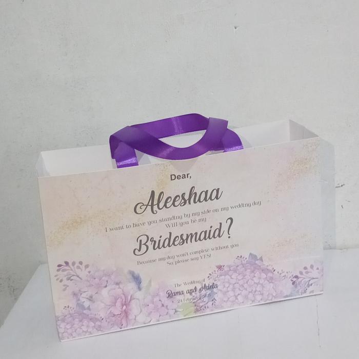 Gambar paper bag custom/ paper bag Bridesmaids custom/tas kertas cetak jasmine dari Paperbagsemarang undefined Tokopedia