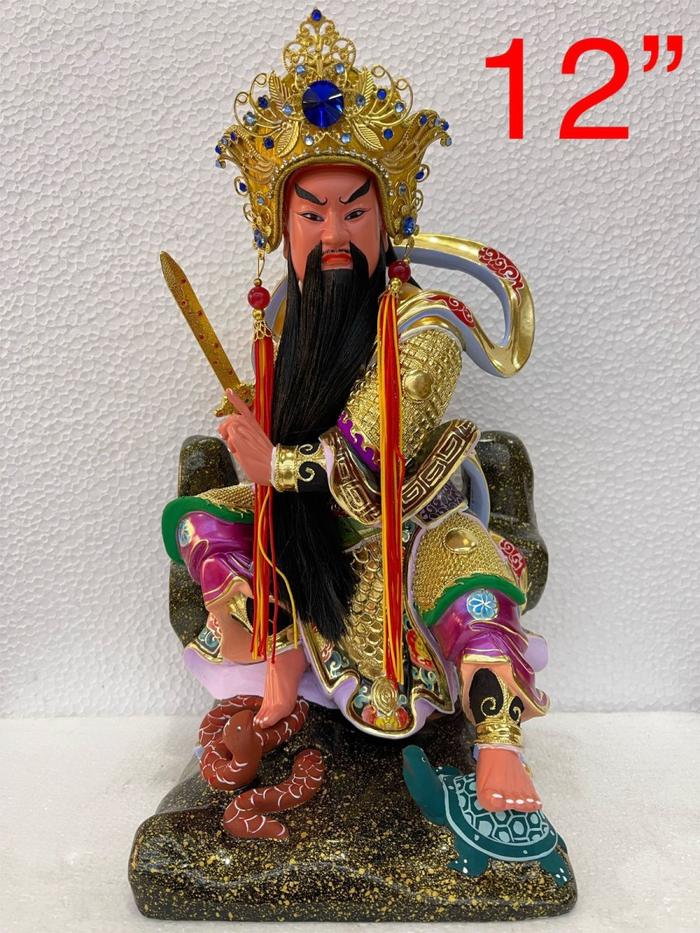 Gambar patung dewa hian tian shang ti / siong te kong / HIAN THIAN SIANG TEE / 玄天上帝 /Xuan Tian Shang Di - duduk - merah - kayu taiwan - Topi - 12 inch -  l24 dari toko epatung undefined Tokopedia