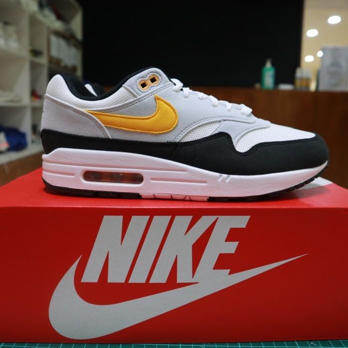 Sepatu Sneakers Pria Nike Air Max University Gold FD9082 104 Original  Authentic 43 di Dclean Shine Tokopedia