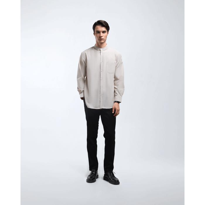 Gambar BROODIS Kemeja Polos Basic Lengan Panjang Collarless Beige Lookbook - Coll Beige, XL dari Broodis undefined Tokopedia