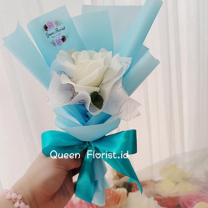 Gambar Queen Florist.id/Buket bunga artificial Premium Flowers Bouquet - biru mini +25cm, packing plastik dari Liana Fashion88 undefined Tokopedia