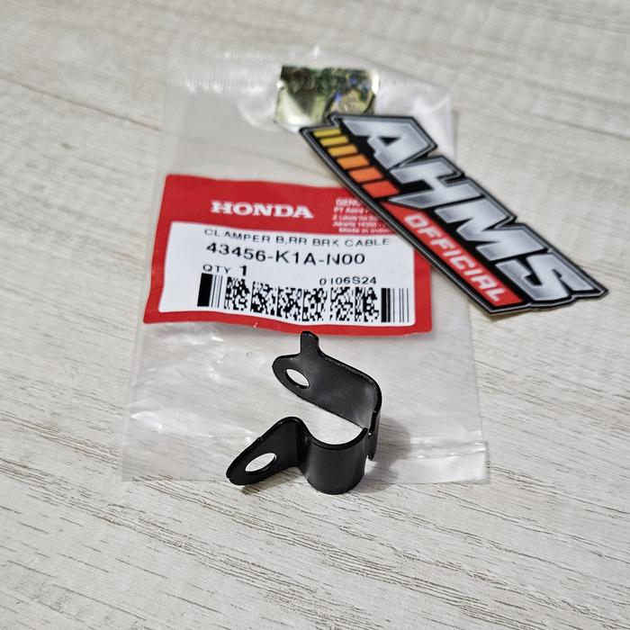 Gambar Clamper Klem Breket Kabel Rem Belakang Vario 150 125 BeAT Scoopy Original AHM - K1A dari AHMS Ofc undefined Tokopedia