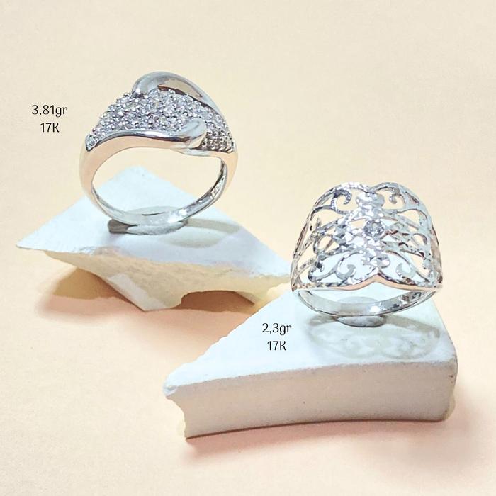Gambar Laris Jewellery Cincin emas putih model gelombang 17k - 2,3gr dari Laris Jewellery undefined Tokopedia
