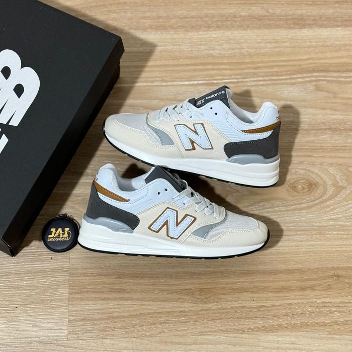 Gambar SEPATU SNEAKERS RUNNING NEW BALANCE 997 ENCAP WANITA CREAM GOLD - 997abucream, 37 dari jaistore. undefined Tokopedia
