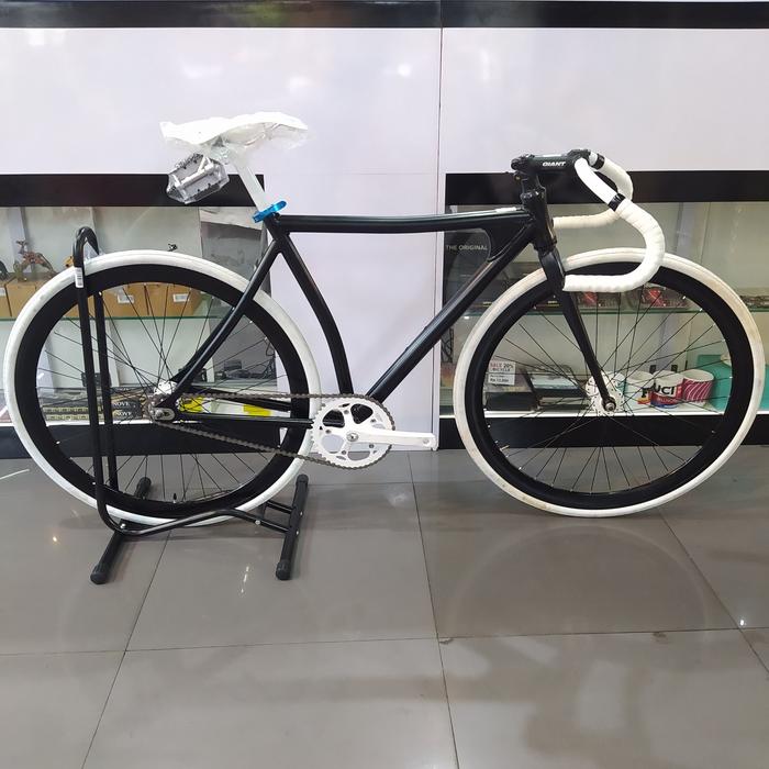 Gambar Sepeda Fixie Fixed Gear Fullbike Fixie Doltrap Bahan Alloy Aluminium Sepeda Urban - Hitam dari TRBBikeShop undefined Tokopedia
