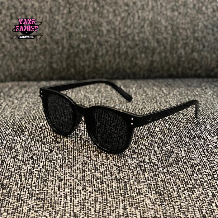 Sporty Sunglasses Vans Welborn Sunglasses Vans Sunglasses Wellborn - Main Image