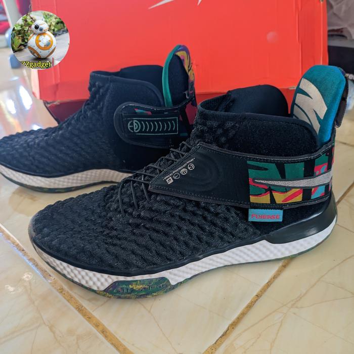 Sepatu Nike Air Zoom Unvrs Sepatu Nike Air Zoom Unvrs Flyease