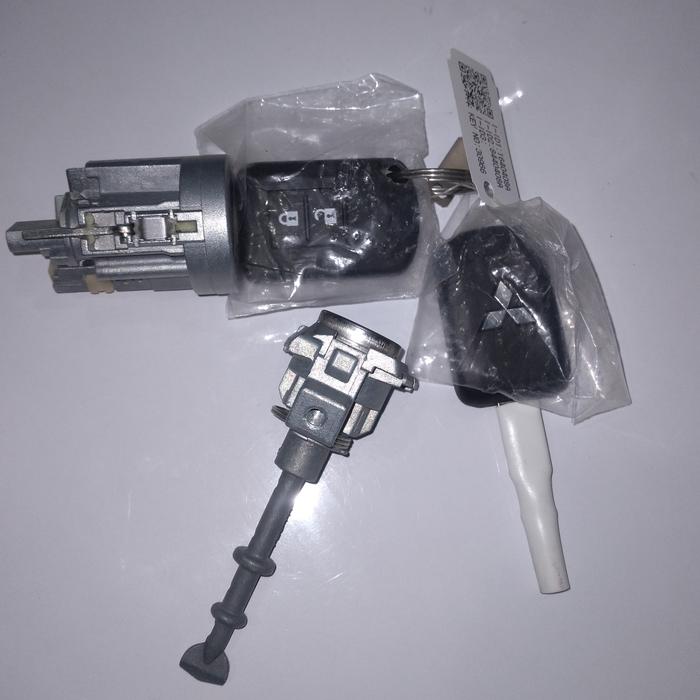 Gambar Kunci Kontak Remote 1Set Original Mitsubishi Xpander Exceed GLS dari NeoAJM undefined Tokopedia