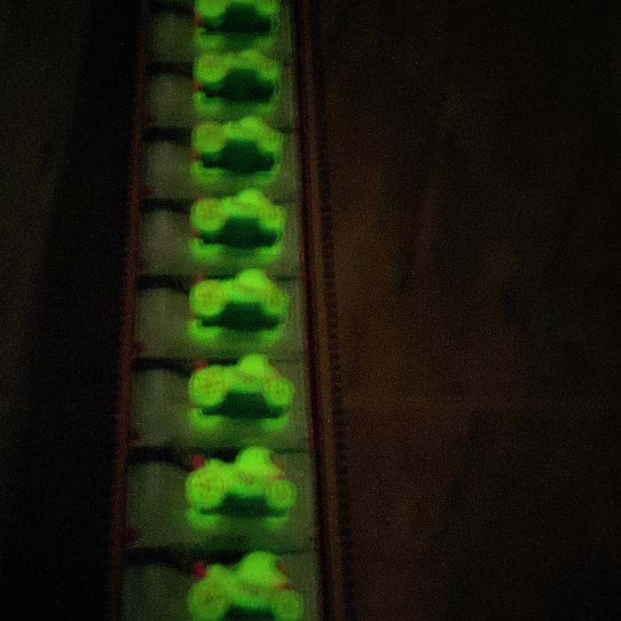 Gambar HOTWHEELS HOT WHEELS Duck N Roll Glow In The Dark J24 HTC11 dari AliToysCollectionOfficial undefined Tokopedia