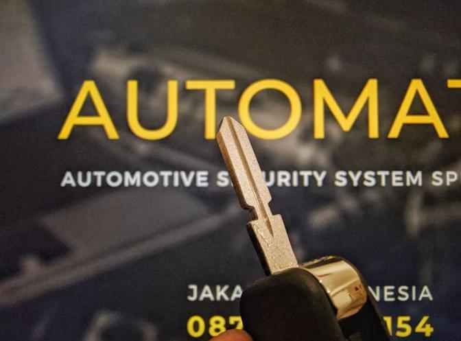 Gambar KUNCI MERCEDES BENZ MERCY W124 W210 W202 W140 OEM TERBARU!! - center blade dari ianstore74 undefined Tokopedia