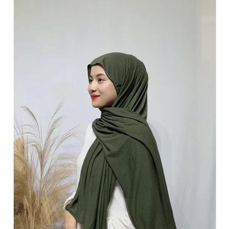 Gambar Aya Hijab Pashmina Kaos Jersey Flowy Shawl - Army dari redolive official undefined Tokopedia