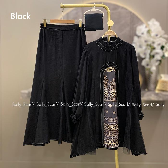 Gambar Sally Scarf Set 2 in 1 Daniya Set rok kurung + HIJAB Segi 4+ blouse brukat lace + baju melayu modern - Denim + Hijab dari sallyscarfofficial undefined 4 Tokopedia