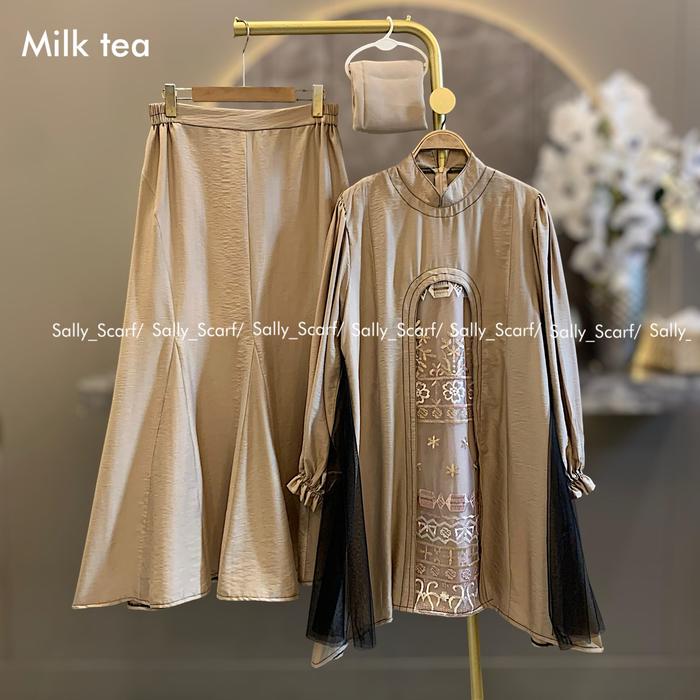 Gambar Sally Scarf Set 2 in 1 Daniya Set rok kurung + HIJAB Segi 4+ blouse brukat lace + baju melayu modern - Milktea + Hijab dari sallyscarfofficial undefined Tokopedia