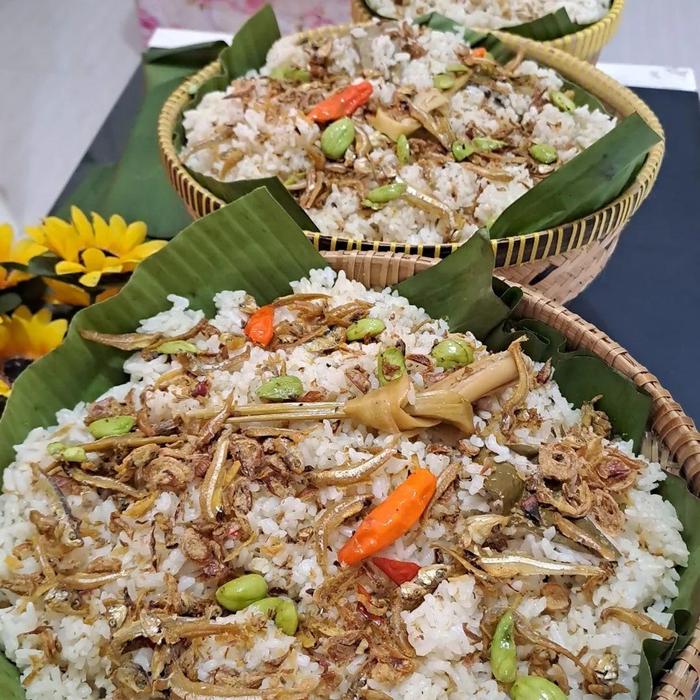 Gambar nasi liwet bakul porsi 15 orang dari mama kinan kitchen undefined Tokopedia
