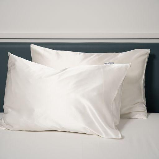 Gambar Nyaman.co Linen - Sarung Bantal Anti alergi & Jerawat - Sutra Silk Paket 2 pcs  / Pillow Case / Pillow cover / sarung bantal silky / sarung bantal sutra / Sarung Bantal PREMIUM Satin Silk Pillowcase Adem Halus Anti Jerawat sarung bantal Beauty - Putih, 50x75cm dari nyamanlinen undefined Tokopedia