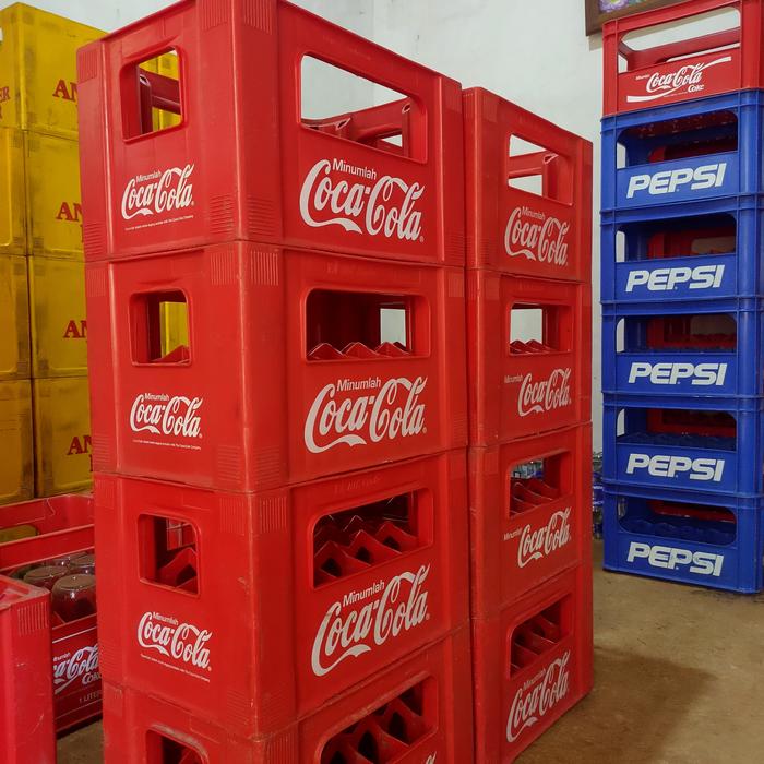 Gambar krat Coca-Cola kecil isi 24 botol meja kursi krat dari Dita jati Jepara undefined Tokopedia
