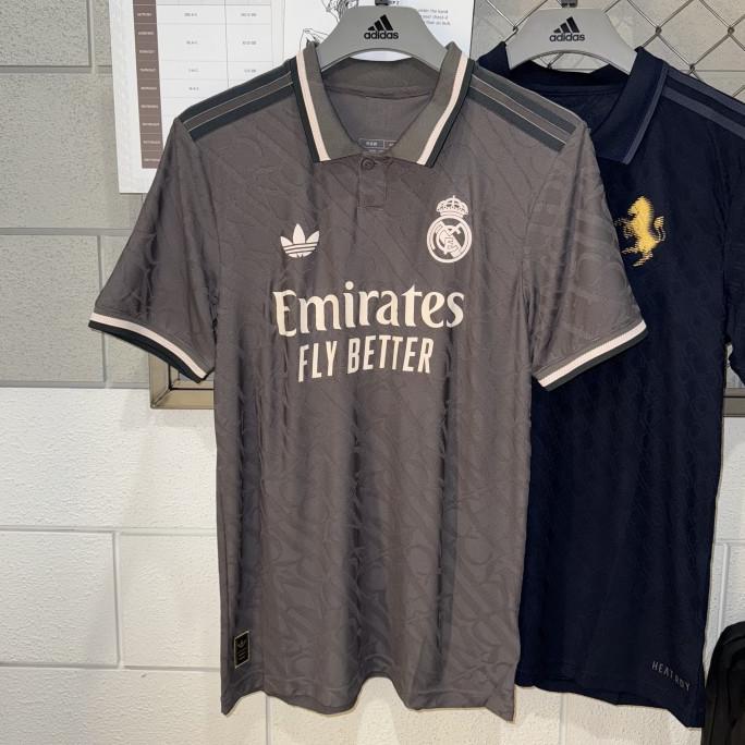 Gambar Jersey Real Madrid 3rd 2024/2025 Adidas Originals Jersey Madrid Third Fan Version & Authentic Player Issue Jersey Third Madrid Jersey 3rd Madrid - S, Player Issue dari A R T O M O R O undefined Tokopedia