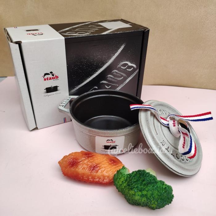 Gambar Staub original CAST IRON ROUND 10cm / MINI POT 10cm - Truffle white dari Celiebox undefined Tokopedia