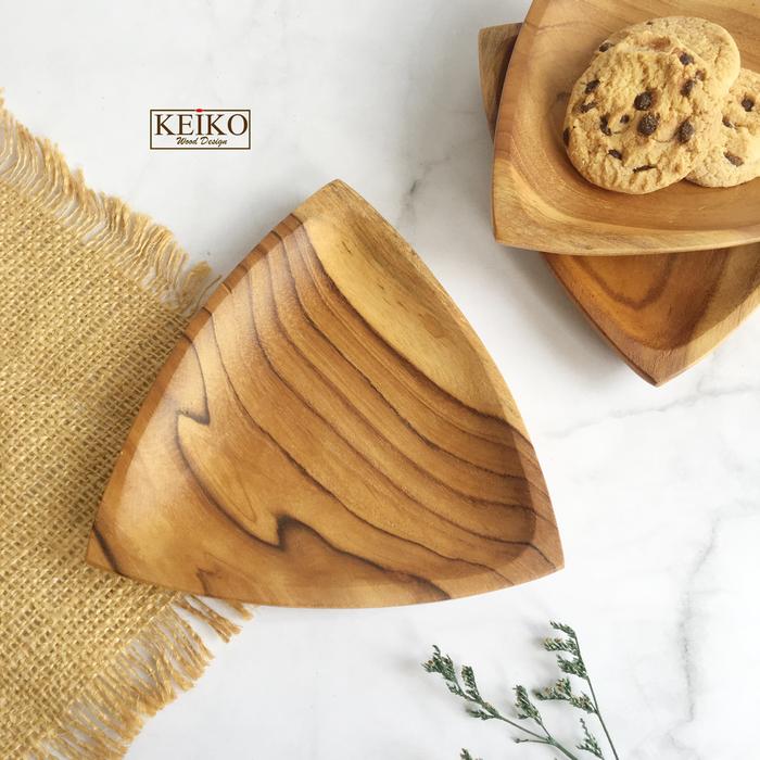 Gambar Piring kayu jati segitiga / food grade dan tebal dari Keiko Wood Design undefined Tokopedia