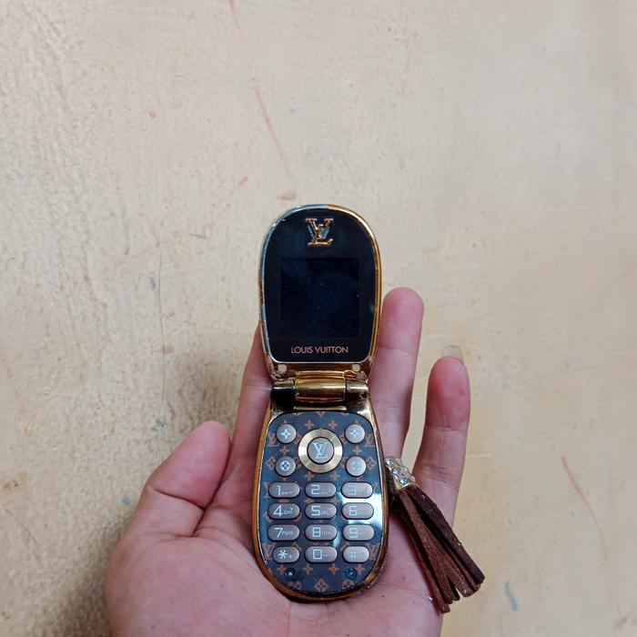 Gambar Mini handphone LV model m9 dari Dikot02 undefined Tokopedia