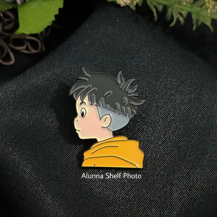 Gambar Pin Enamel Ponyo Sosuke | Bros Aksesoris - Sosuke dari Alunna Shelf undefined Tokopedia
