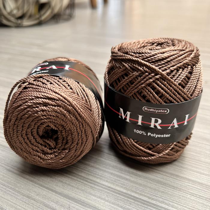 Gambar Benang rajut polyster/polykilap d27 warna milo kilap dari Rudhiyatex undefined Tokopedia