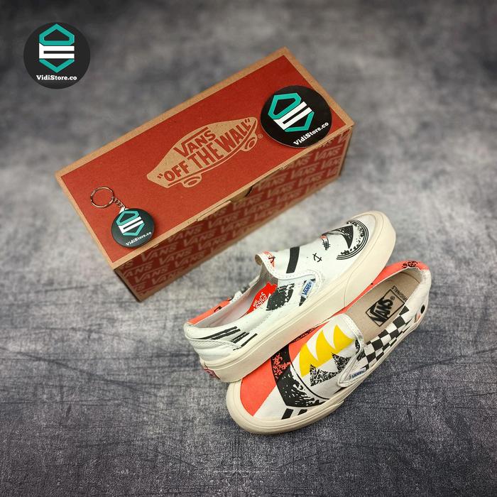 Gambar Sepatu Sneakers Casual Pria Vans Slip On X Moma White - X Moma White, 42 dari Vsostoree undefined Tokopedia