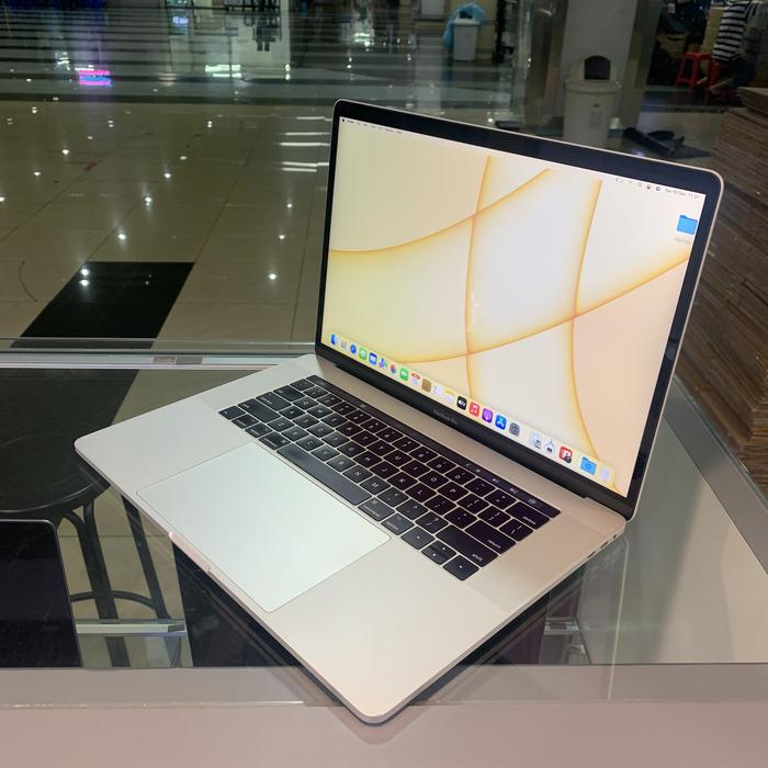 MacBook Pro 2017/15インチ/メモリ 16GB/SSD256GB 【公式通販】