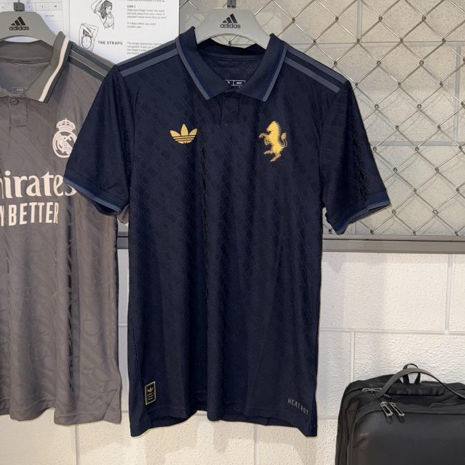 Gambar Jersey Juventus 3rd 2024/2025 - Adidas Originals Jersey Juventus Third 24/25 - Fan Version & Authentic Player Issue - Jersey Third Juventus - Jersey 3rd Juventus - S, Fan Version dari LigaBolaa undefined Tokopedia