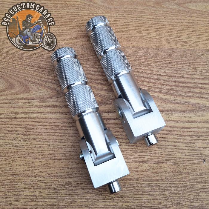 Gambar Motorcycle Foolding Foot peg . Footstep / Jalu Step Lipat Import Universal . Chopper Bobber British Japstyle Tracker - SILVER  dari Bgg Custom Garage undefined Tokopedia