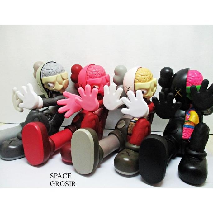 Gambar ACTION FIGURE KAWS COMPANION KAWS 13 ORIGINAL FAKE - Hitam dari Guruntulll Alxii64 undefined Tokopedia