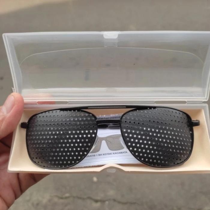 Gambar Kacamata Terapi / Pinhole Glasses + Box. Premium Model dari Kariwa Optik undefined Tokopedia
