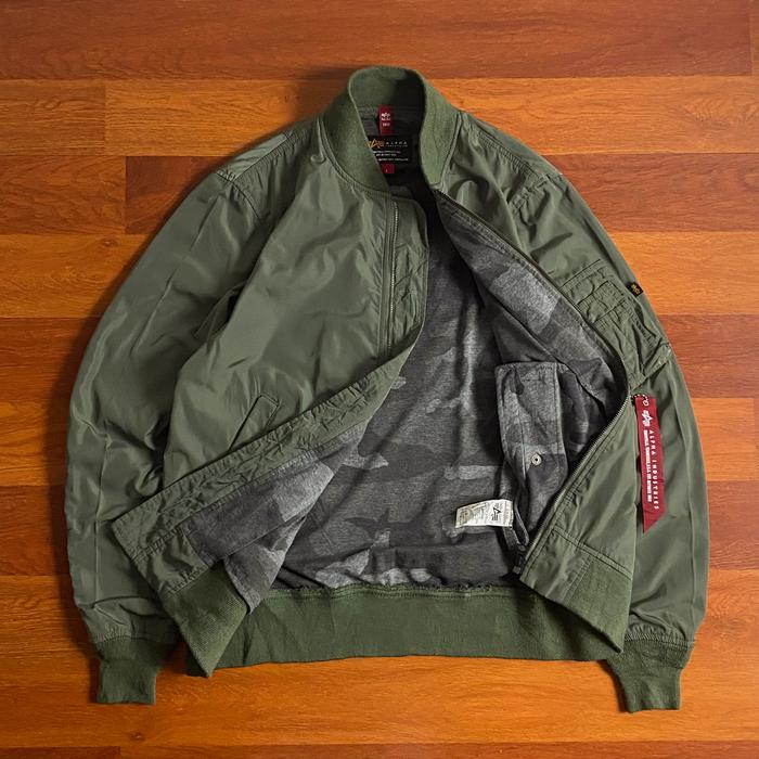 Gambar Alph4 industries bomber jacket ( L ) pria dari Jaket.second.original undefined Tokopedia