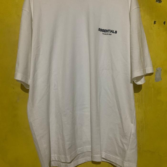 Gambar T-shirt essentials fear of god dari Sepatu_second27 undefined Tokopedia