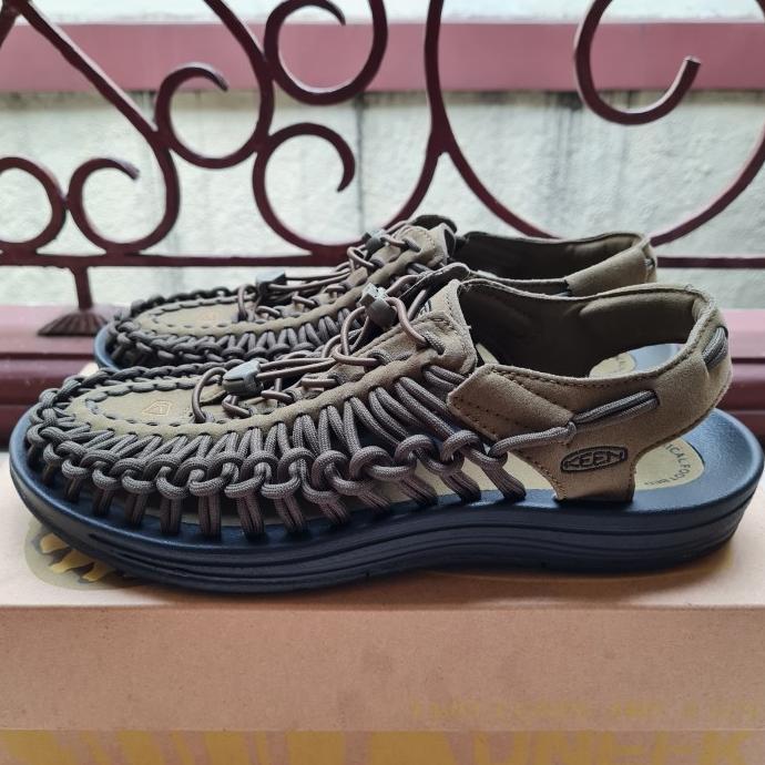 Gambar KEEN UNEEK SANDALS OUTDOOR MEN DARK OLIVE/BLACK - 44.5 dari yozaaa undefined Tokopedia