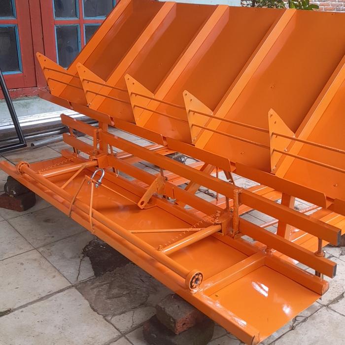 Gambar Ready alat tanam padi transplanter manual  warna hitam dari alat tanam.padi new undefined Tokopedia