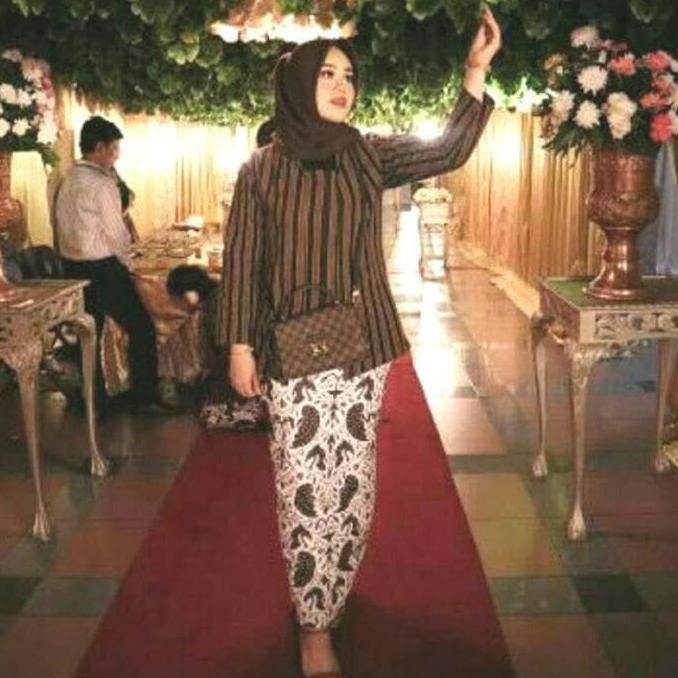 Gambar Kebaya Lurik Wanita/Baju Adat Jawa/Baju Khas Solo Jogja/Setelan - BAJU+JARIK, XL dari Vintage Vogy undefined 5 Tokopedia
