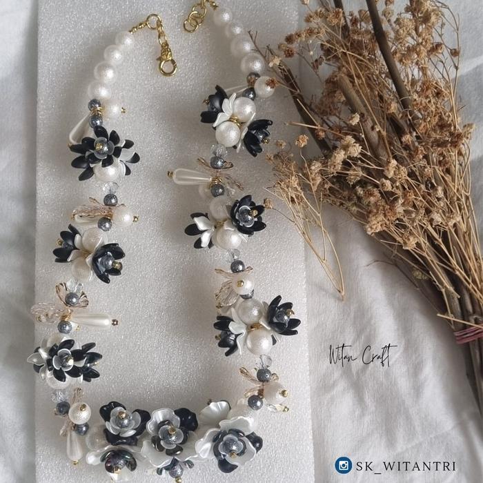 Gambar Kalung Wanita Bunga - Hitam dari witan craft undefined Tokopedia