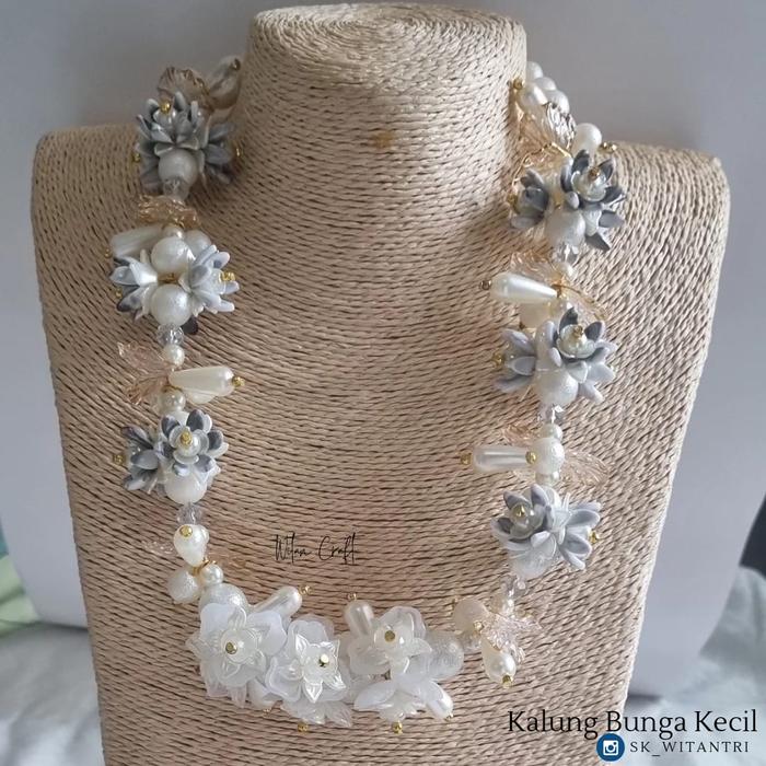 Gambar Kalung Wanita Bunga - Putih dari witan craft undefined Tokopedia