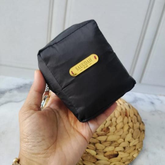 Gambar Mukena travel mini pouch 2in1 dewasa premium parasut korea best seller - Hitam, Sleting pouch dari GROSIR MUKENA TRAVELLING undefined Tokopedia