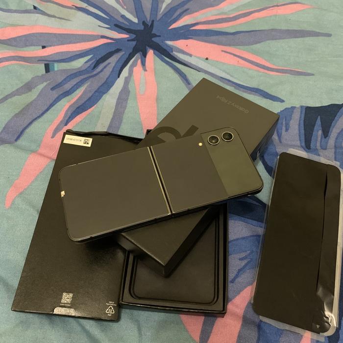 Gambar samsung Z Flip 4 sein 5g 8/256 dari Ananda Mubarak undefined Tokopedia