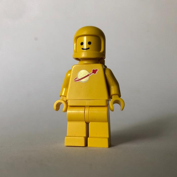 Gambar LEGO spaceman Minifigure Classic Space Merah Biru Kuning Spaceman - Kuning dari TheBrickDept undefined Tokopedia