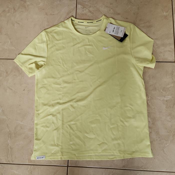 Gambar Nike Running Men T Shirts UPF 40+ size L, Yellow dari KP Shopppp undefined Tokopedia