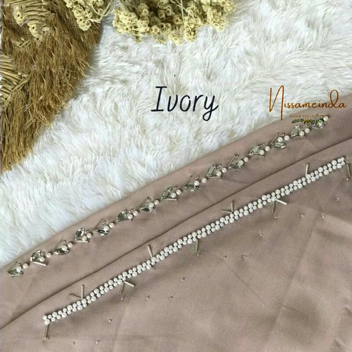 Gambar Jilbab Kerudung Segi Empat Payet Motif Daun Mutiara Kondangan Pesta - Ivory dari Nissameinda Hijab Store undefined Tokopedia