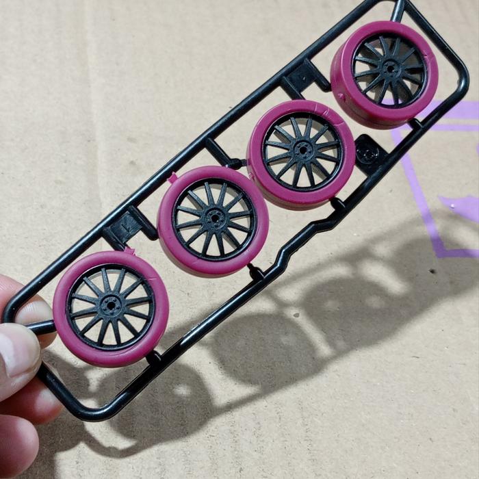 Gambar REP TAMIYA BAN MAROON VELG CARBON PROJECT D [FIN,DISH DAN Y SPOKE] - FIN, MEDIUM dari Allshop Shanum' undefined Tokopedia