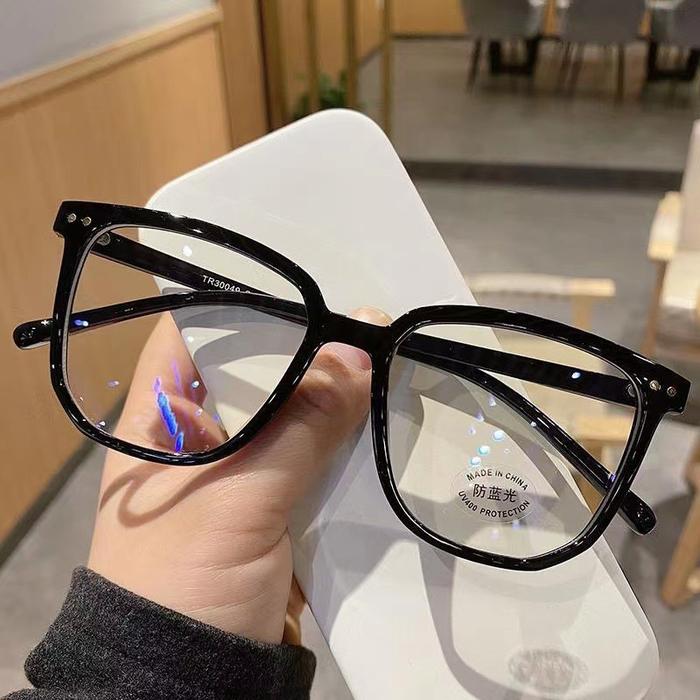 Gambar Kacamata Anti Radiasi Frame Bingkai Transparan Fashion Pria Wanita - KPL - Hitam dari seventeen glasses undefined Tokopedia