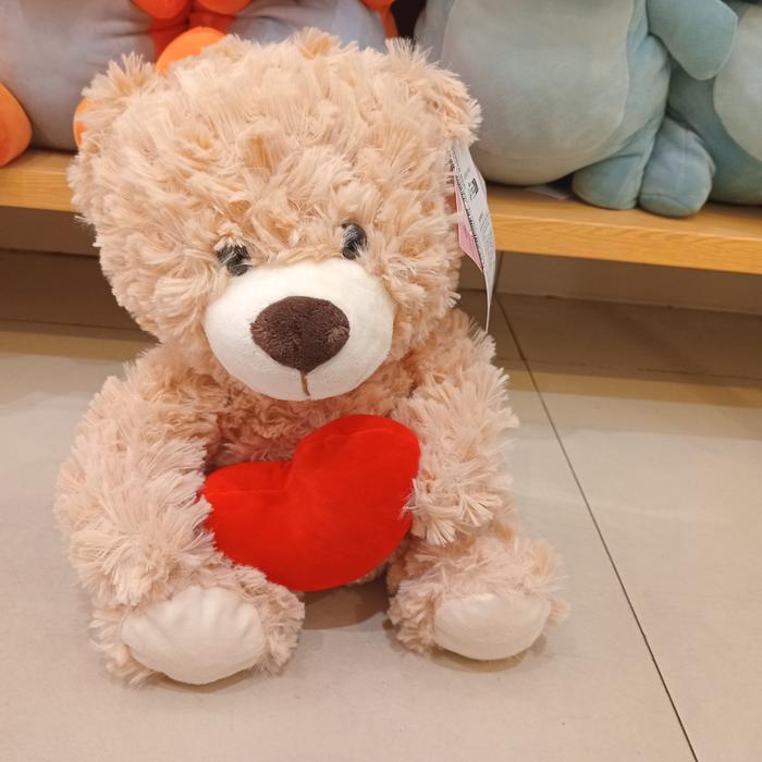 Gambar Boneka Bayi Beruang Lucu - MINISO Holding Little Bear Plush Toy - Heart dari jastipsripilan undefined Tokopedia