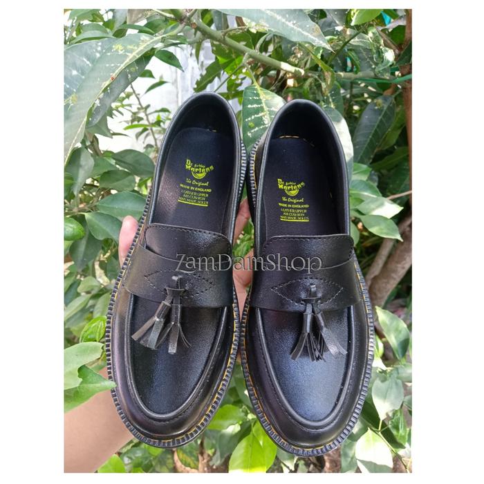 Gambar sepatu Loafer pria termurah slip on terbaru sepatu docmart lokal - hitam rumbai, 41 dari Cahyadikalem undefined Tokopedia