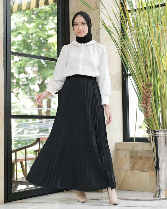 Gambar OMARA Dayana Plisket Skirt | Rok Wanita - Blissful Raya - Hitam, All Size dari Omara.id undefined Tokopedia